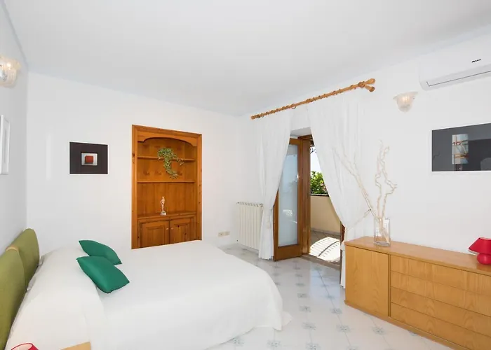 Villa Savina - Elegant Family Villa Overlooks Amalfi Coast -