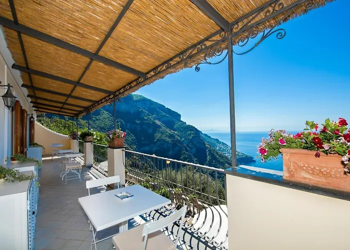 Villa Savina - Elegant Family Villa Overlooks Amalfi Coast -